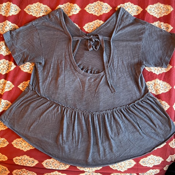 American Eagle Oversized V-Neck Tee - Picture 3 of 6